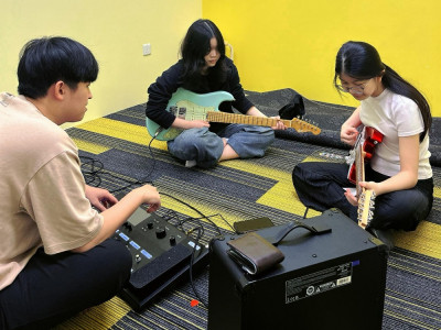 Electric Guitar Class